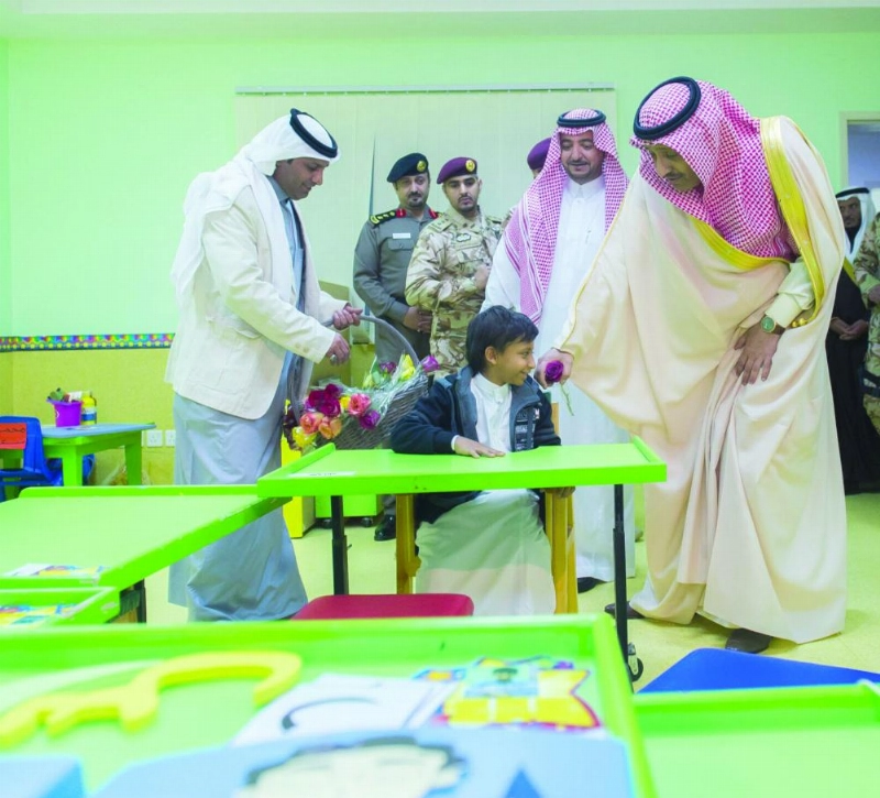 حسام بن سعود خلال زيارته (واس)