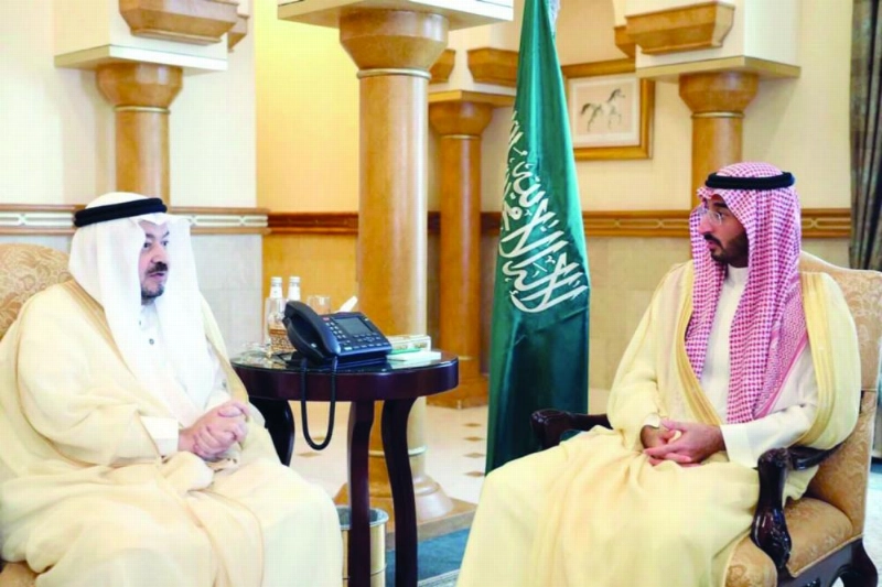 عبدالله بن بندر خلال استقباله رئيس نادي الوحدة (واس)