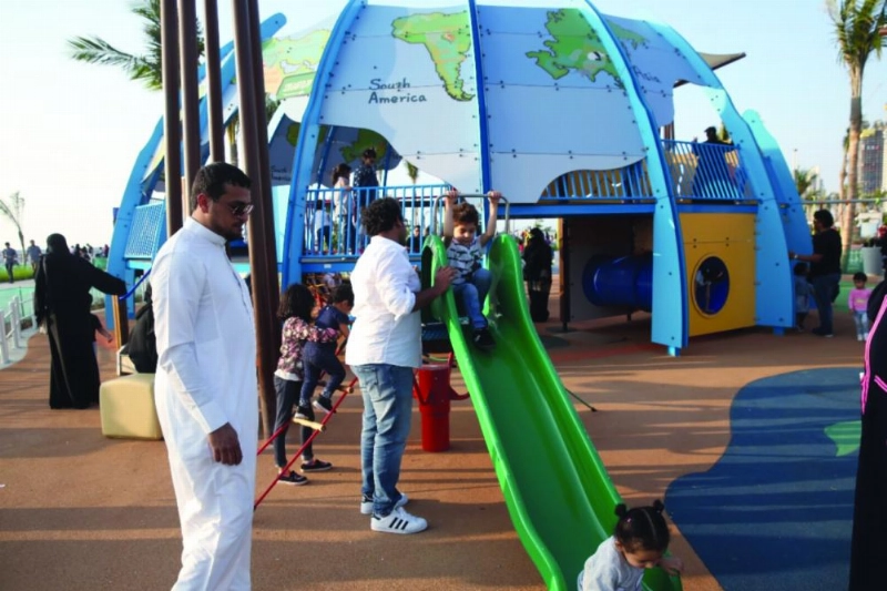 صور زوار أول يوم للواجهة البحرية (محمد يحيى)
