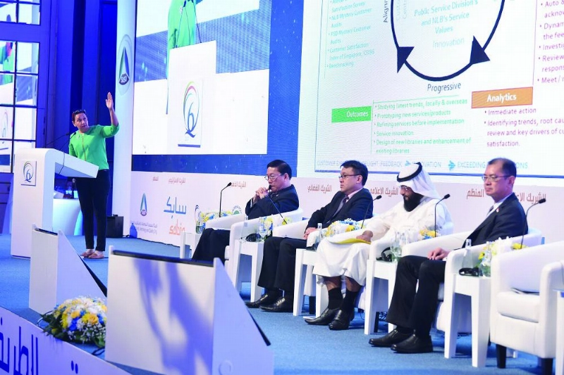 مشاركون من سنغافورة خلال المؤتمر (مكة)