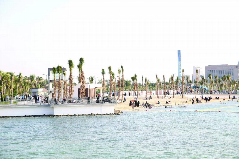 زوار أول يوم للواجهة البحرية (محمد يحيى)