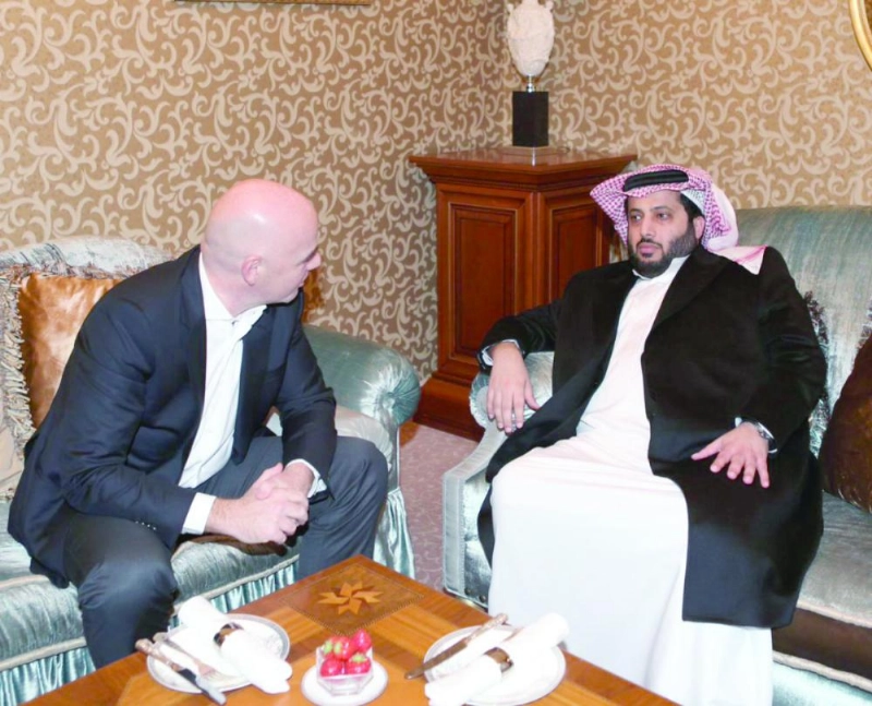 جانب من اجتماع آل الشيخ وإنفانتينو أمس (هيئة الرياضة)