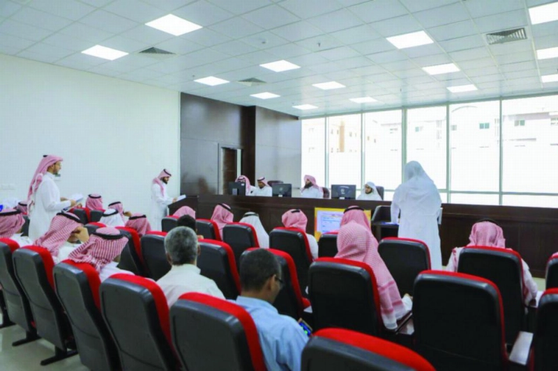 من داخل المحكمة التجارية بالرياض (مكة)