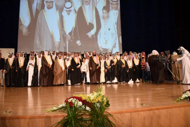 المكرمون في وقفة جماعية مع الأمير بدر بن جلوي