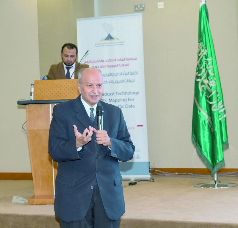محمد أبوالعلا خلال الورشة أمس (مكة)