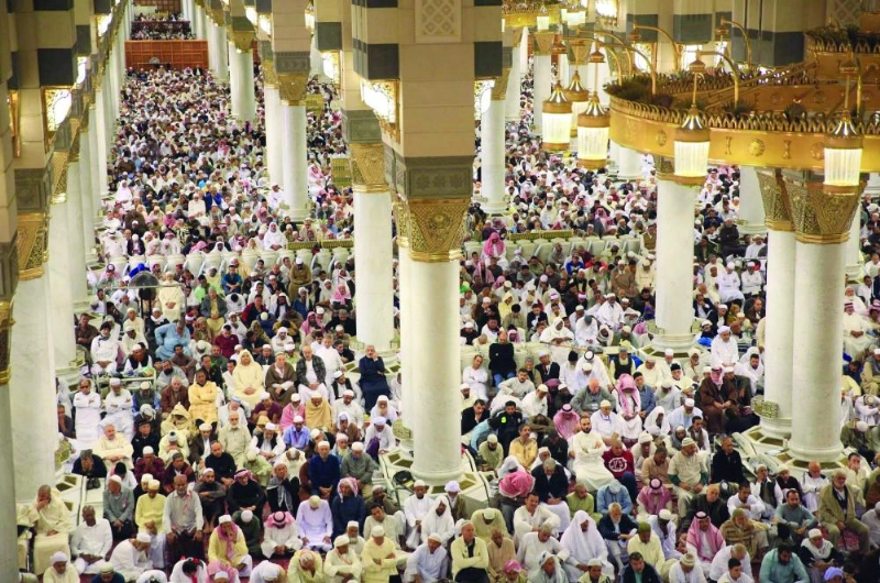 من خطبة الجمعة في الحرم النبوي أمس (واس)
