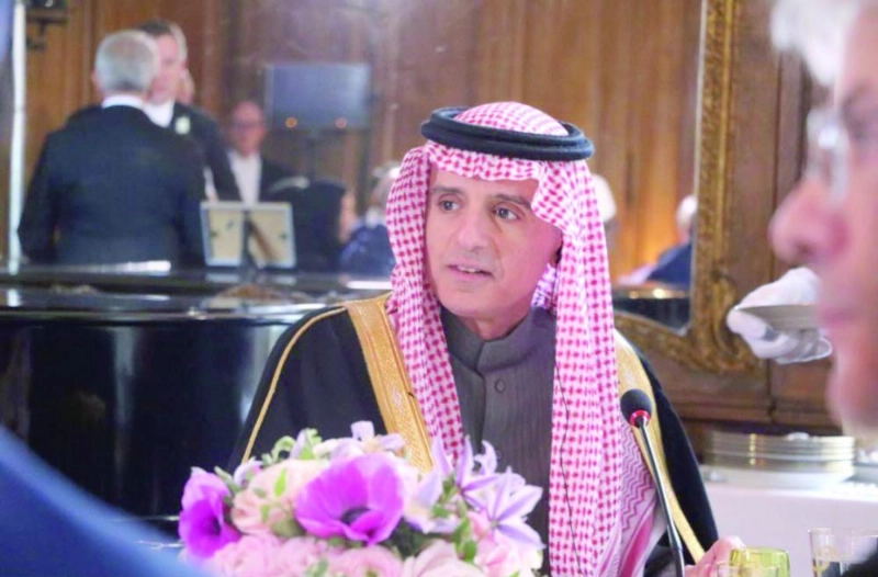 وزير الخارجية متحدثا للإعلاميين