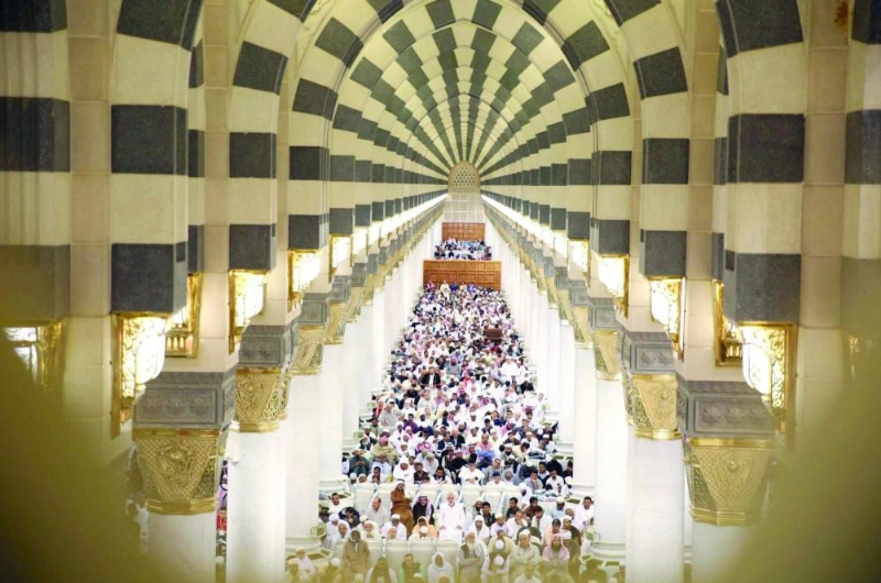 من صلاة الجمعة في الحرم النبوي (واس)