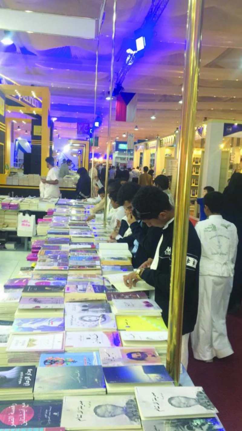 طلاب بمعرض الكتاب (مكة)
