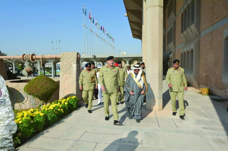 مدير الأركان المشتركة في الجيش الباكستاني خلال الزيارة (واس)