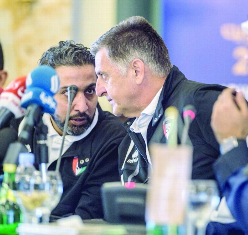 مدرب منتخب الكويت في المؤتمر الصحفي (مكة)