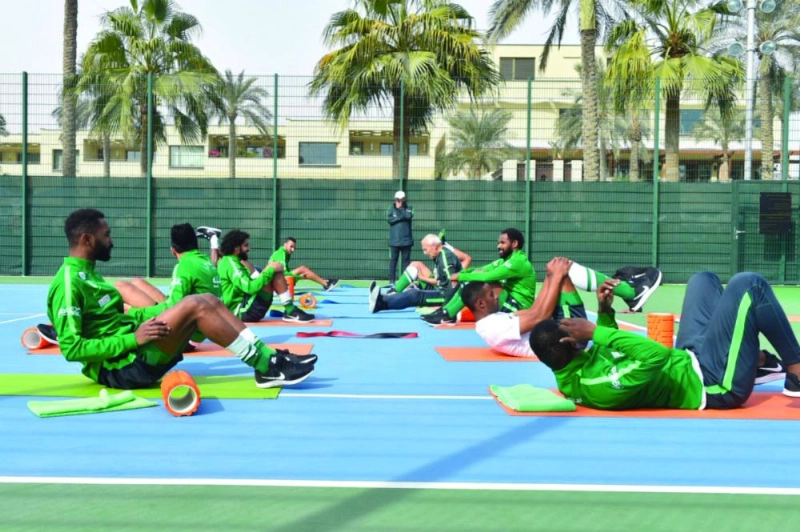 الأساسيون في النادي الصحي أمس (الاتحاد السعودي)