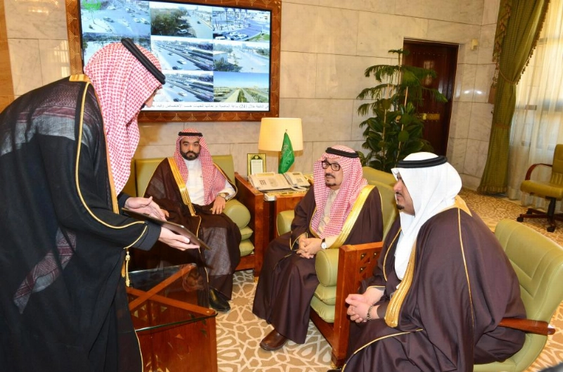 فيصل بن بندر ومحمد بن عبدالرحمن يطلعان على خطط الوزارة (واس)