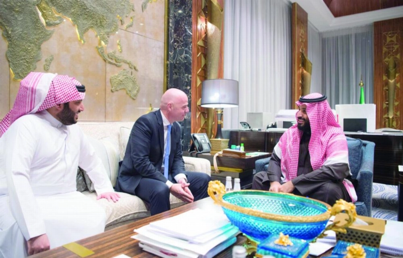 الأمير محمد بن سلمان لدى لقائه جياني إنفانتينو (واس)