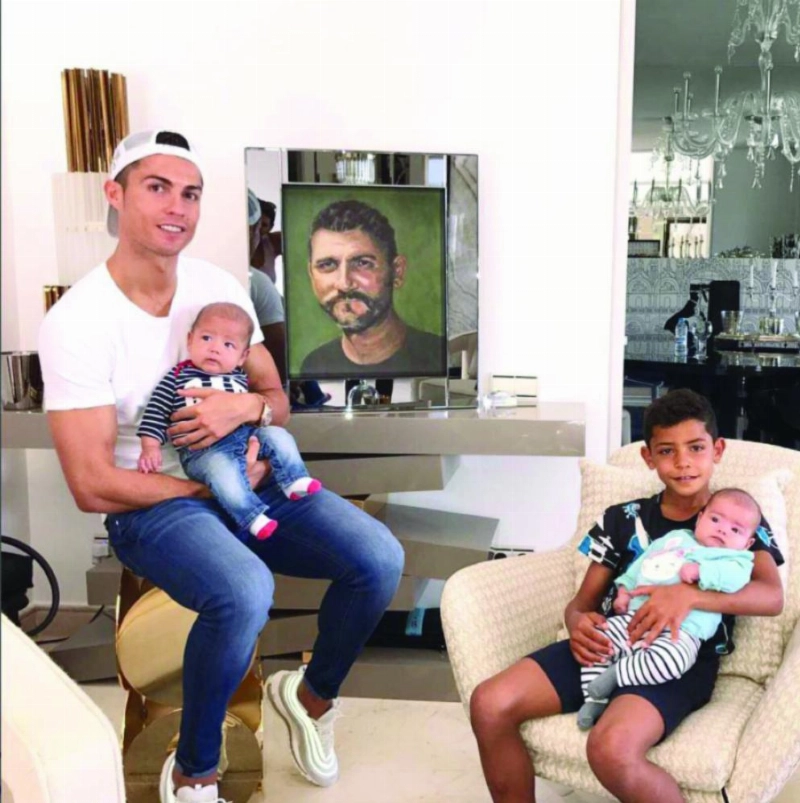 رونالدو مع أطفاله (مكة)