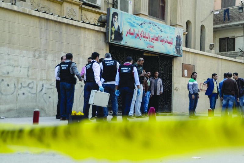 قوات الأمن وفرق المفرقعات في موقع الحادث