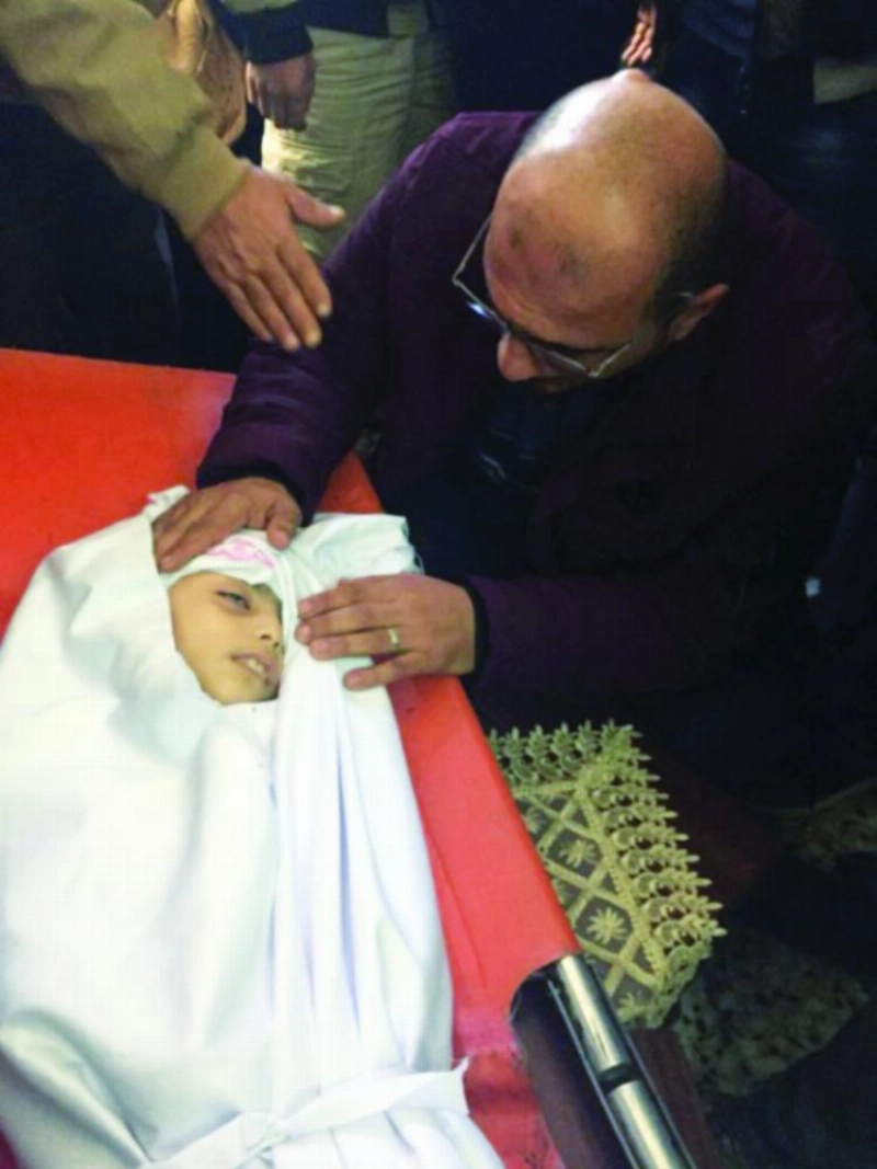 الطفلة دلال ووالدها
