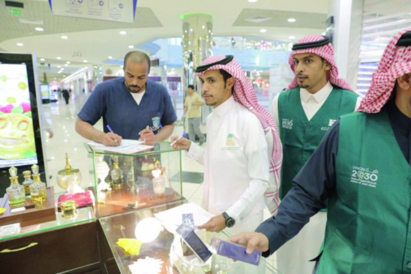 أثناء الجولات التفتيشية (مكة)