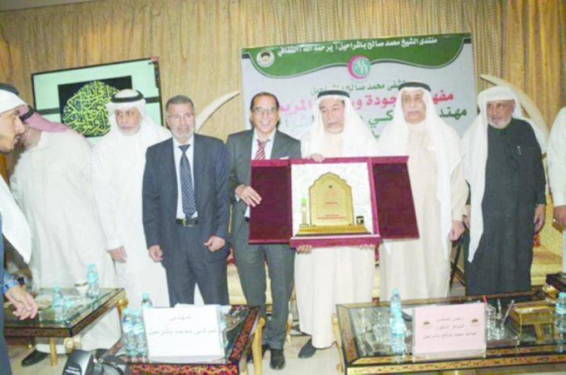 من تسليم الدروع التذكارية (مكة)
