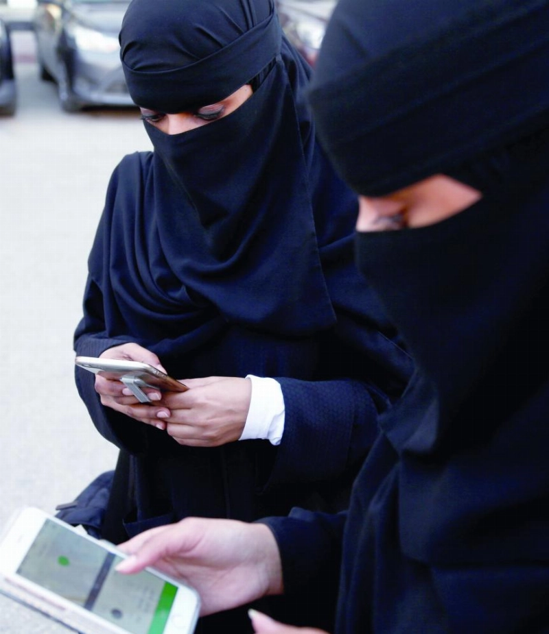 الإقبال على الاتصال عبر التطبيقات خلف خسائر للشركات (مكة)