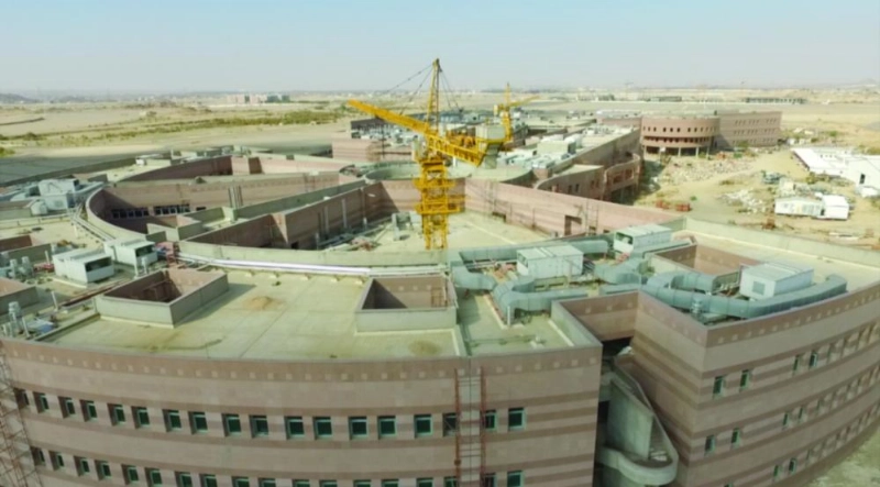 من الأعمال الإنشائية في المدينة الجامعية بالطائف الجديد (مكة)