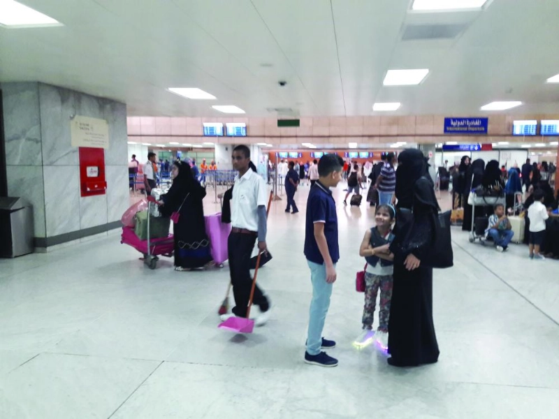 مسافرون في مطار الملك عبدالعزيز بجدة (مكة)
