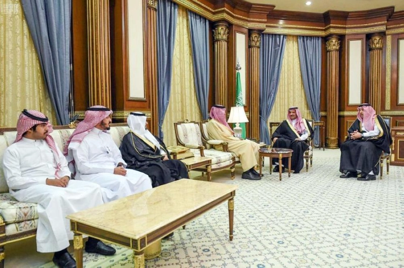 فيصل بن سلمان خلال تكريم الطلاب الفائزين (واس)