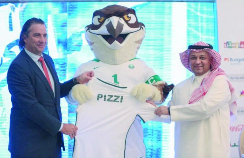 رئيس الاتحاد ومدرب المنتخب بعد نهاية المؤتمر الصحفي (إعلامي المنتخب)