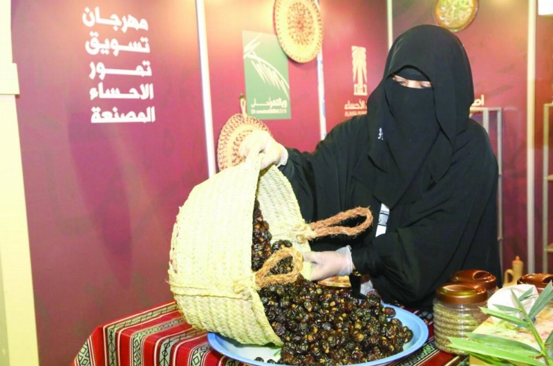 تمور معروضة في المهرجان (واس)