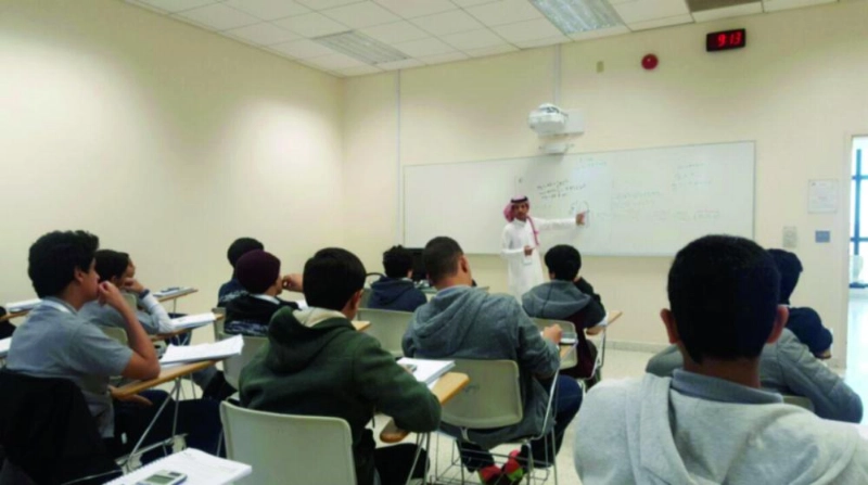 طلاب موهوبون يتلقون تدريبا (واس)