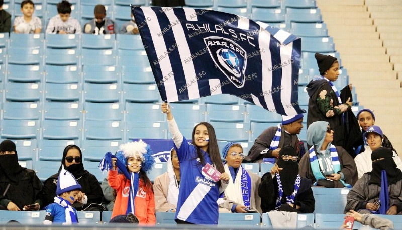عائلات شهدت مباراة الهلال والاتحاد باستاد الملك فهد (مكة)