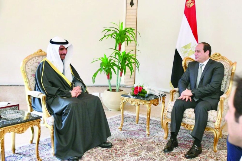 عبدالفتاح السيسي مستقبلا مرزوق الغانم (تويتر)