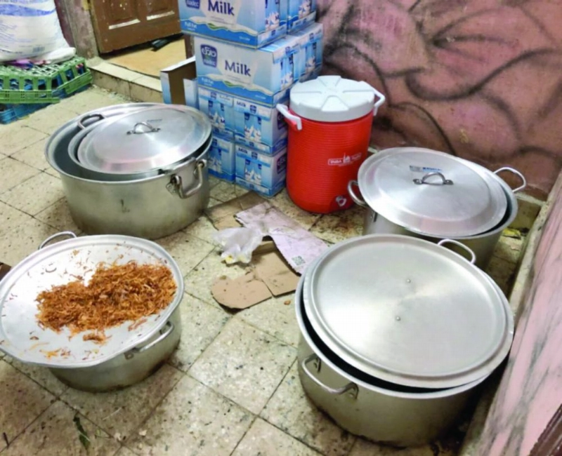 من المخالفات المرصودة على أحد المطاعم بالمدينة (مكة)