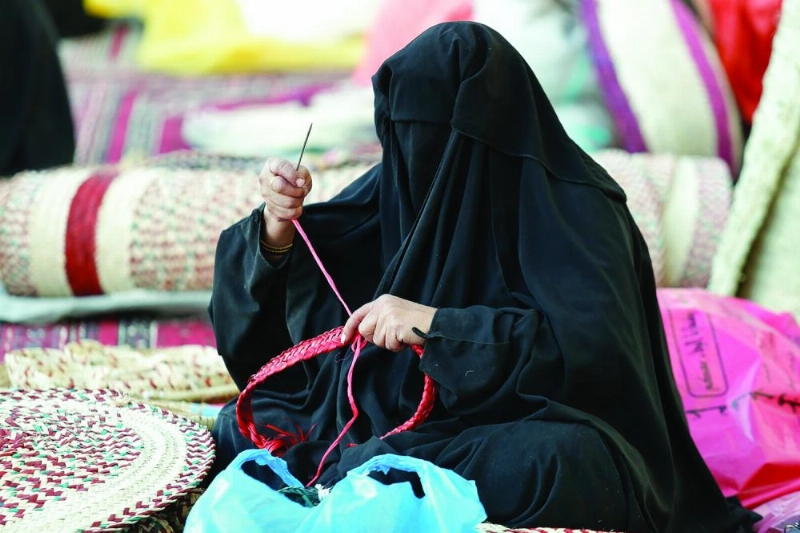 سيدة مشاركة في المهرجان (مكة)
