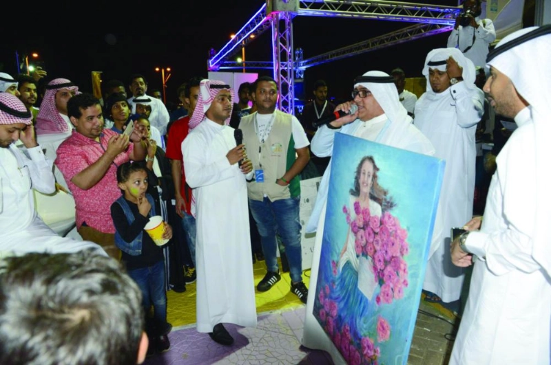 من المزاد العلني على اللوحات التشكيلية (واس)