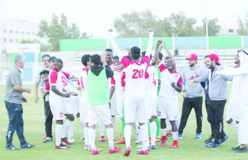 فرحة الفرسان بالفوز على الكوكب أمس (إعلامي الوحدة)