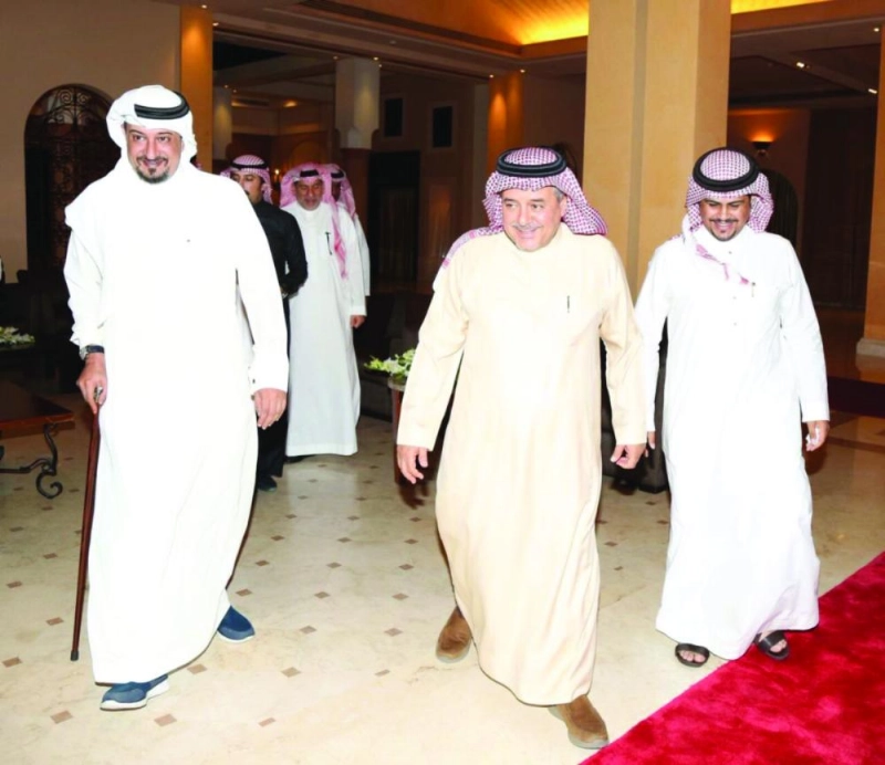 منصور بن مشعل ورئيس النادي تركي العبدالله (مكة)