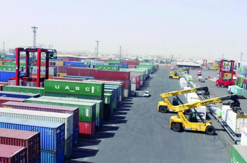حاويات في الميناء الجاف بالرياض (مكة)