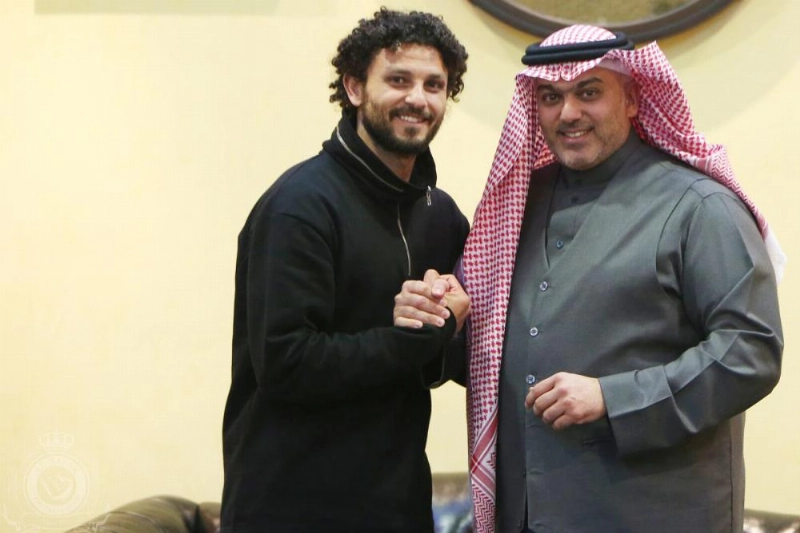 حسام غالي بجانب رئيس النصر (إعلامي النصر)