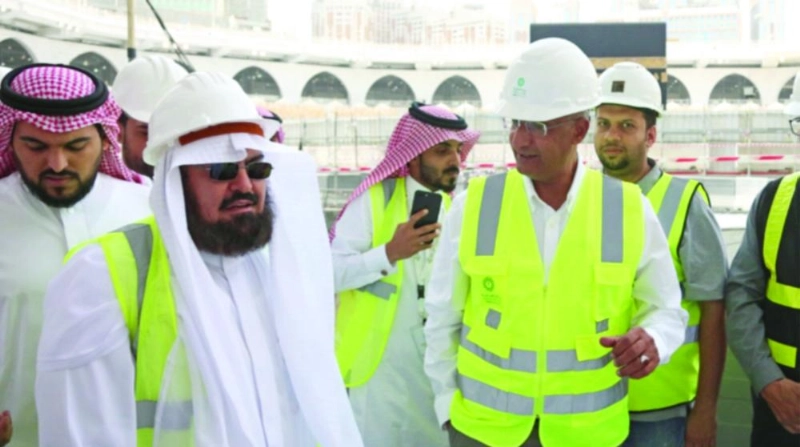 السديس برفقة مهندسي المشروع (مكة)