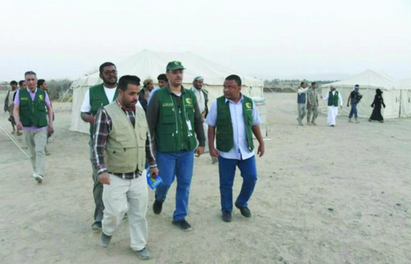 مساعدات سعودية للنازحين اليمنيين في مأرب (واس)