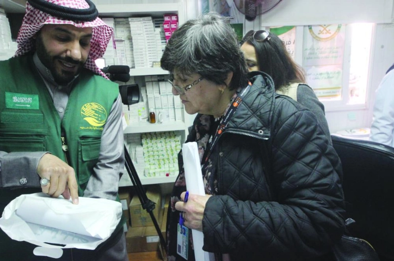 الوفد الأممي داخل العيادات السعودية في الزعتري (واس)