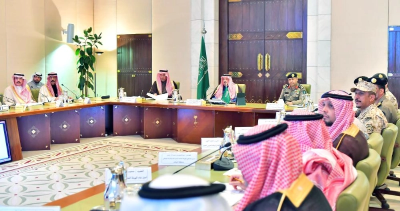 فيصل بن بندر مترئسا الاجتماع أمس (واس)