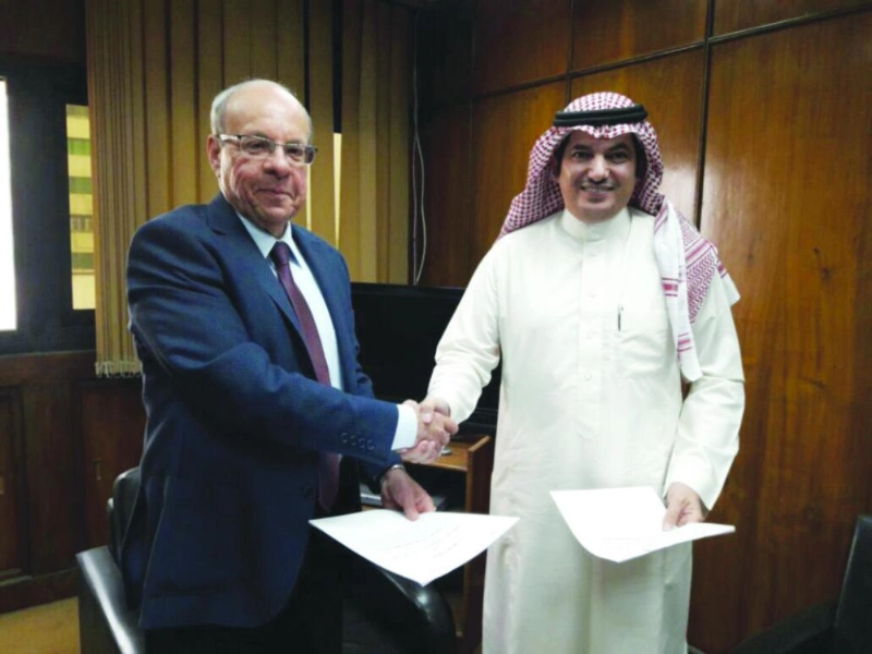 السلمي وعبدالمجيد عقب التوقيع (مكة)