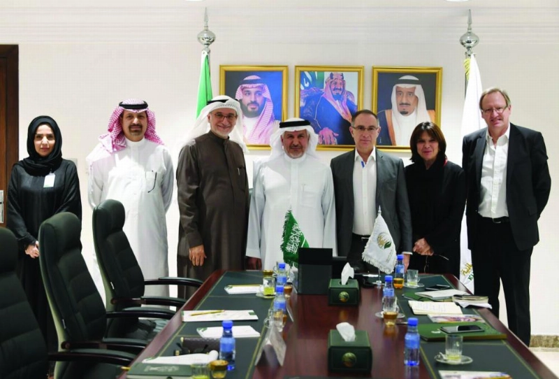 الربيعة مستقبلا وفدا فرنسيا في الرياض (واس)