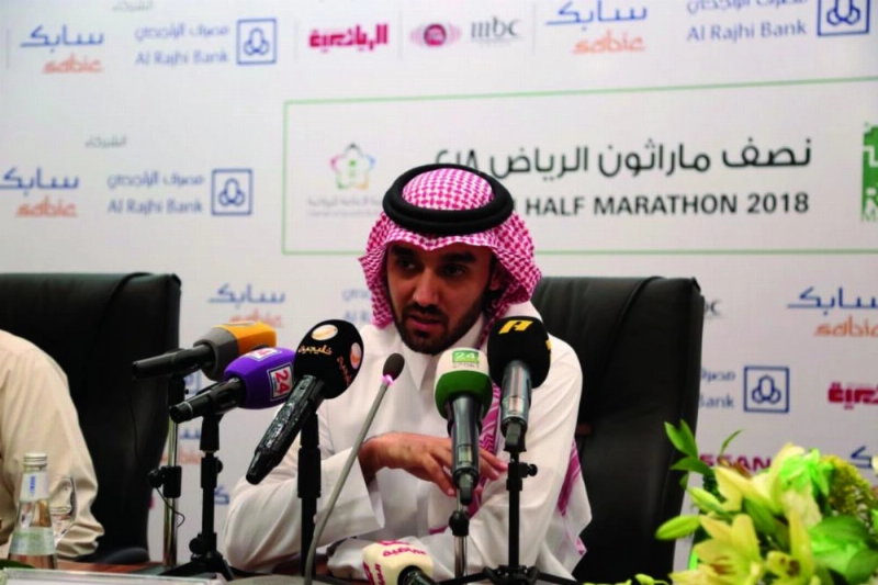 عبدالعزيز بن تركي متحدثا في المؤتمر الصحفي أمس (هيئة الرياضة)