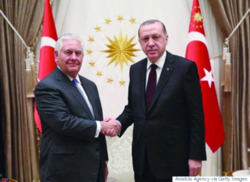 إردوغان مستقبلا تيلرسون في أنقرة (تويتر)