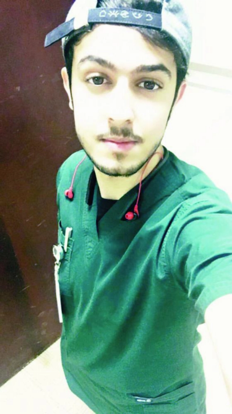زيد مرتديا زي الجراح