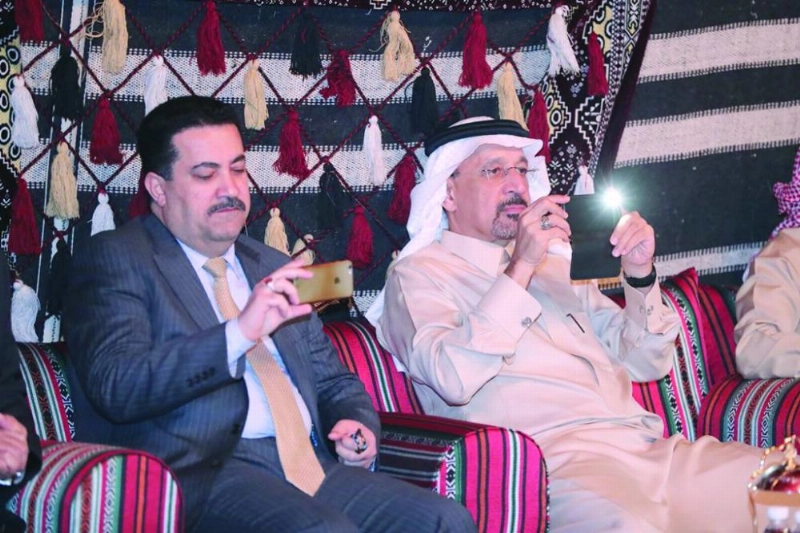 الوزيران الفالح والسوداني يلتقطان صورا للعروض الفلكلورية (مكة)