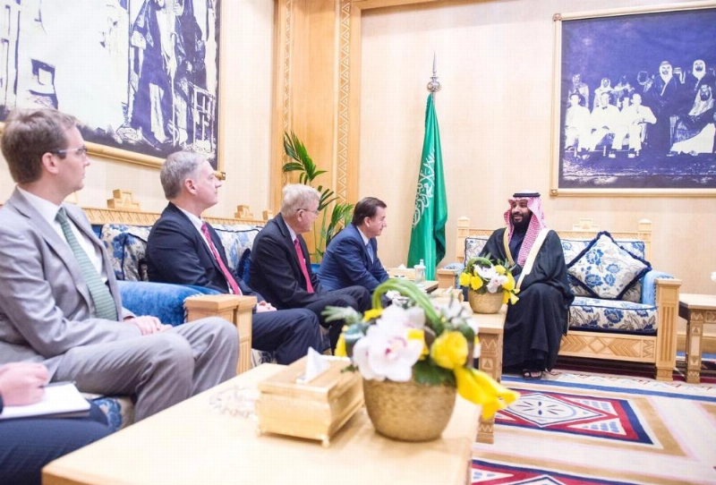 الأمير محمد بن سلمان خلال لقائه إد رويس بالرياض اليوم (واس)